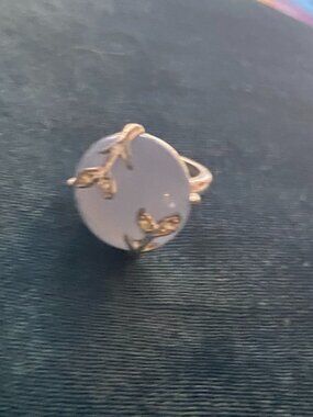 Avon Silver + Lavender cocktail ring Chalcedony-esq Cabochon stone crystal vine